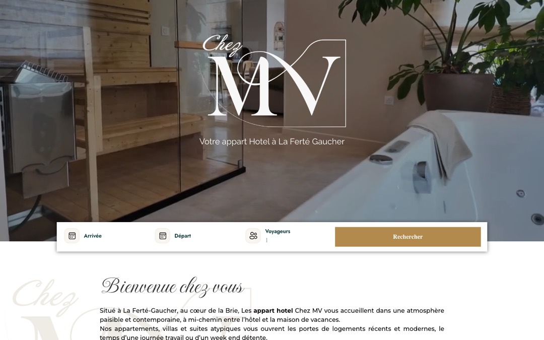 Accueil du site Chez MV, à La Ferté-Gaucher : sous la photo d’un espace bien-être, une barre avec Arrivée, Départ, Voyageurs et le bouton « Rechercher »
