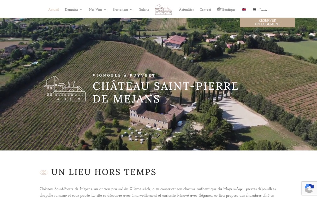 Accueil du site du Château Saint-Pierre de Mejans : vue aérienne du château et des vignes, titre « Château Saint-Pierre de Mejans » et bouton « Réserver un logement »