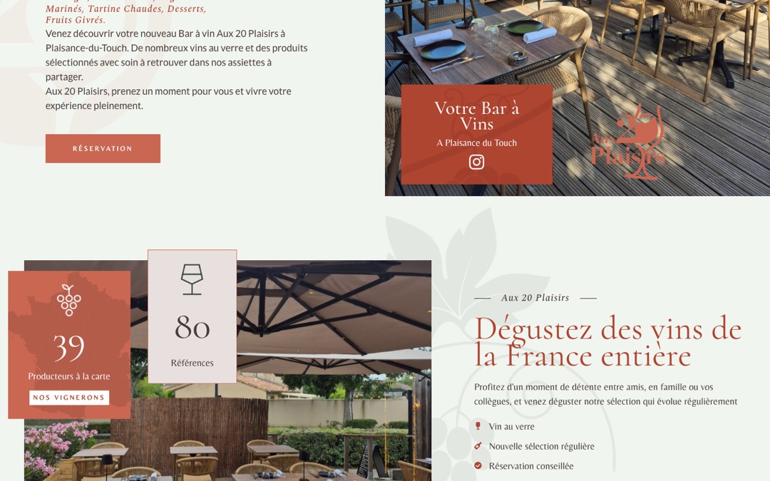Site Aux 20 Plaisirs : photo de la terrasse et deux cartes chiffrées, 39 producteurs et 80 références, décalées par rapport au haut de la photo