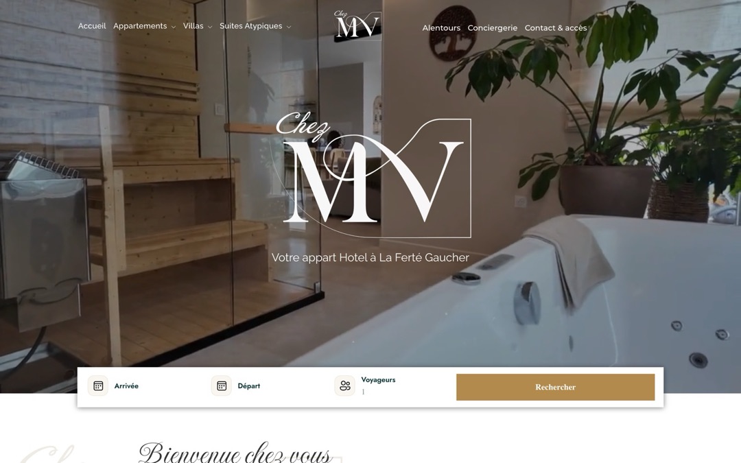 Accueil du site Chez MV, à La Ferté-Gaucher : sous la photo d’un espace bien-être, une barre avec Arrivée, Départ, Voyageurs et le bouton « Rechercher »