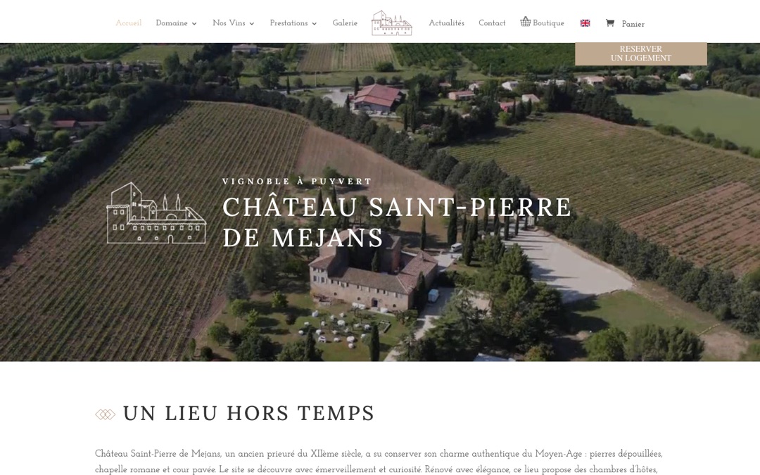 Accueil du site du Château Saint-Pierre de Mejans : vue aérienne du château et des vignes, titre « Château Saint-Pierre de Mejans » et bouton « Réserver un logement »