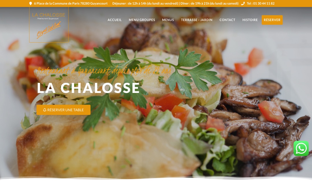 Accueil du site de La Chalosse : assiette de volaille aux champignons, bandeau orange avec adresse et horaires, menu et bouton « Réserver »