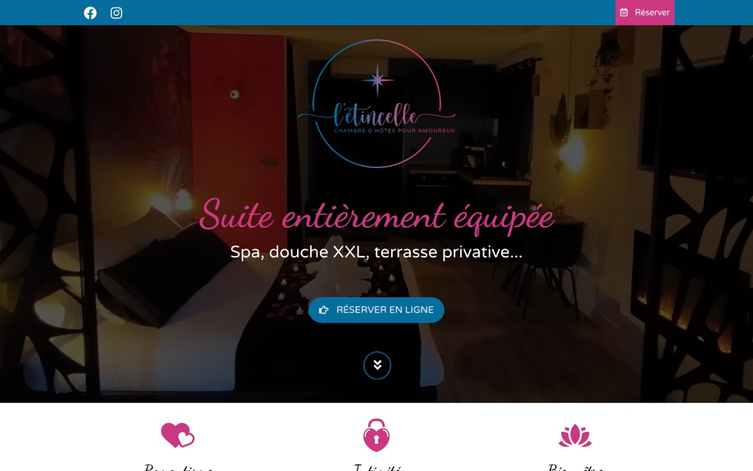 Accueil du site de L’Étincelle : photo de la suite, texte « Suite entièrement équipée », bouton « Réserver en ligne » et trois promesses