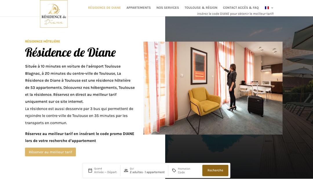 Accueil du site de la Résidence de Diane : logo à gauche, menu (Résidence de Diane, Appartements, Nos services, Toulouse et région, Contact accès et FAQ), titre « Résidence de Diane », photo d’un appartement avec une femme et une valise, bouton « Réserver au meilleur tarif » et barre de recherche (dates, voyageurs, code promotionnel)