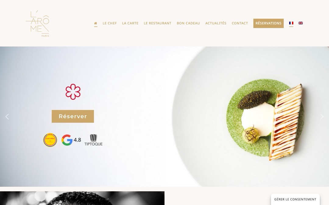 Accueil du site de L’Arôme, restaurant du chef Thomas Boullault à Paris : photo d’une assiette en plein cadre, menu et bouton « Réserver »