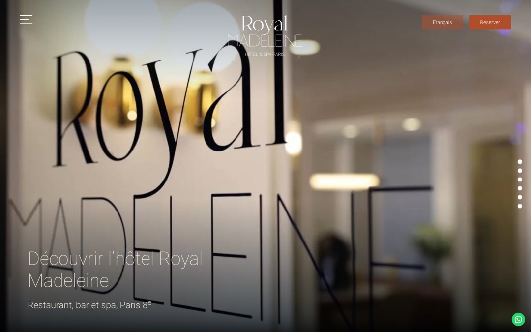 Accueil du site de l’hôtel Royal Madeleine : nom de l’hôtel en très grand sur une photo floue, mention « Restaurant, bar et spa, Paris 8e »