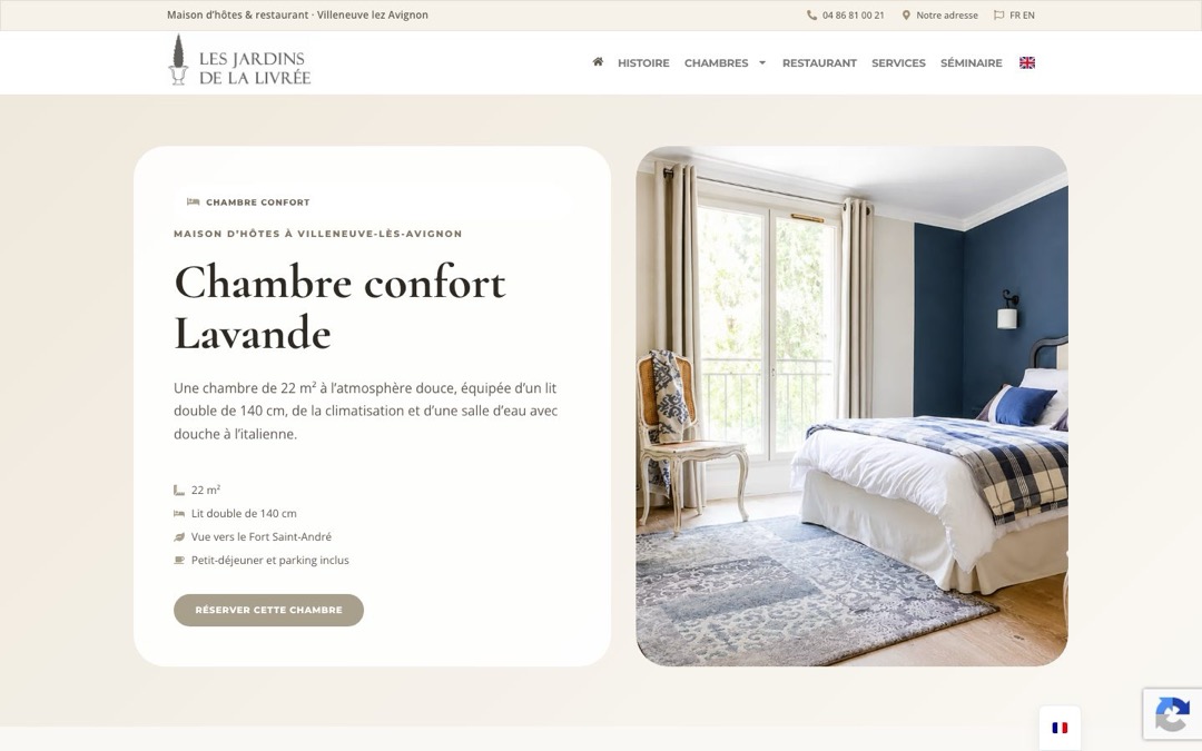 Page de la chambre confort Lavande du site des Jardins de la Livrée : description, équipements, photo de la chambre et bouton « Réserver cette chambre »