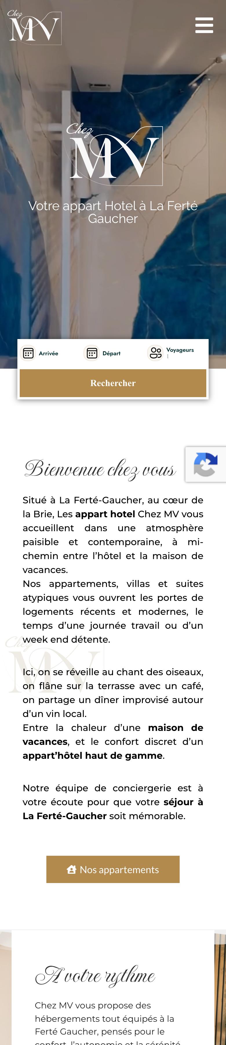 Page d’accueil du site Chez MV sur téléphone : logo sur une photo de salle de bains, recherche arrivée, départ, voyageurs, texte de bienvenue et bouton Nos appartements