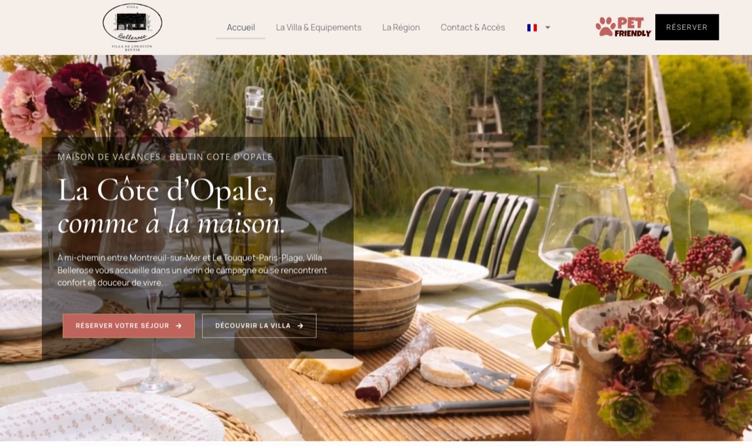 Accueil du site de la Villa Bellerose : un bouton plein « Réserver votre séjour », un bouton à contour « Découvrir la villa » et un bouton « Réserver » dans l’en-tête