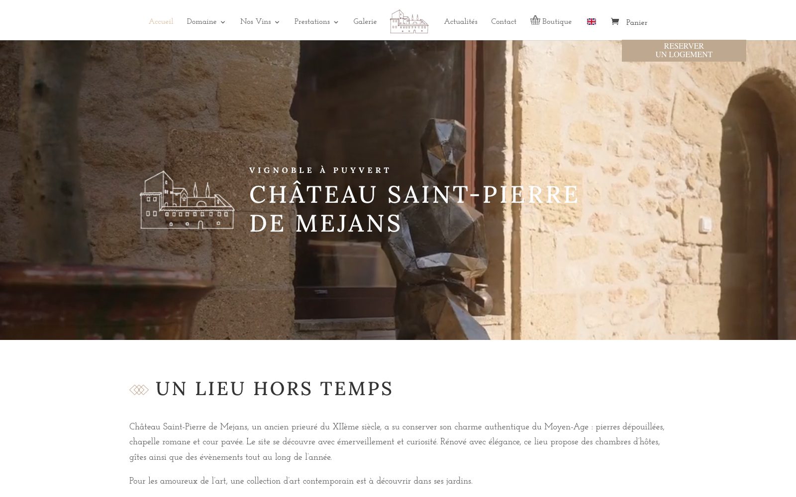 Page d’accueil du site du Château Saint-Pierre de Mejans : sculpture contemporaine devant un mur de pierre du prieuré